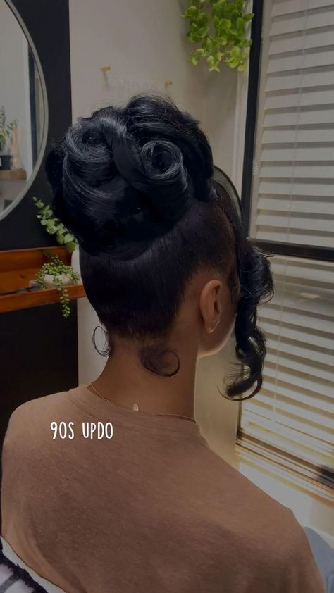 Up Black Hairstyles, Long Hair Updo Bridesmaid, Bride Hairstyles Long Hair, 90s Updo Hairstyles, Afro Buns, Updo Cabello Natural, 90s Updo, Black Updo, Updo Hairstyles Wedding