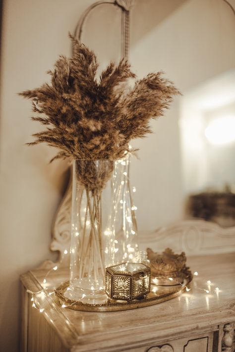 Pampas Grass And Fairy Lights, Clear Vase With Pampas, Fairy Light Centerpiece Wedding, Twinkle Light Centerpiece, Fairy Light Centerpiece, Fairy Lights Wedding Centerpieces, Fairy Lights Wedding Decorations, Proposal Aesthetic, Twinkle Lights Wedding