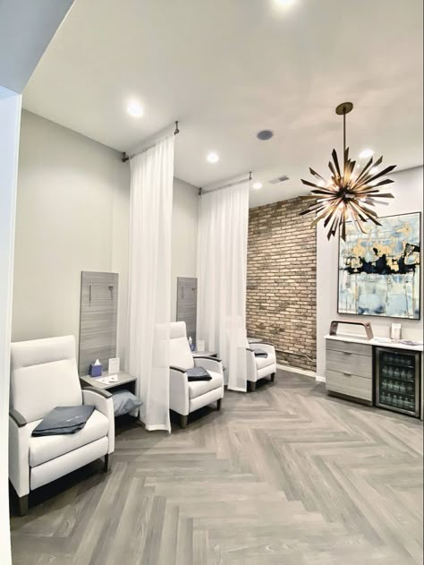 Medical Spa Office Design, Office Medical Decor, Iv Drip Aesthetic Room, Esthetics Clinic Design, Botox Salon Interior, Modern Spa Decor Ideas, Small Medspa Room, Laser Room Clinic, Botox Office Medical Spa