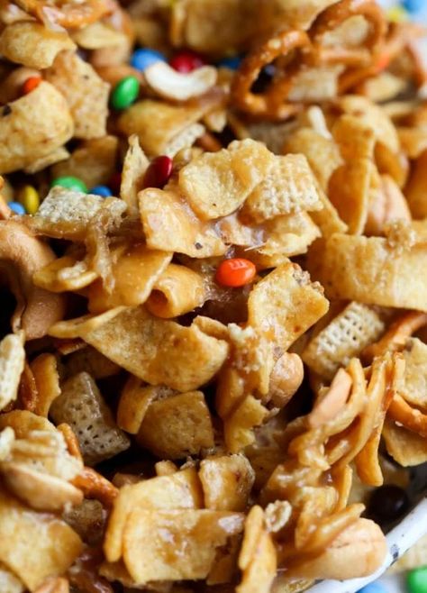 Chex Mix Recipes Sweet, Sweet Snack Mix, Easy Snack Mix, Snack Mix Recipe, Cookies And Cups, Salty Sweet Snacks, Recipe Cookies, Trail Mix Recipes, Chex Mix Recipes