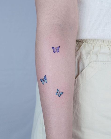 Small Butterfly Tattoo Designs, Mens Butterfly Tattoo, Tiny Butterfly Tattoo, Traditional Butterfly Tattoo, Purple Butterfly Tattoo, Butterfly Tattoos Images, Simple Butterfly Tattoo, Blue Butterfly Tattoo, Butterfly Tattoo Meaning