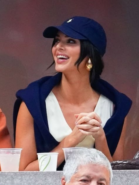 Ralph Lauren <33 #kendalljenner #kendalljenneroutfits #outfits #ralphlauren Ralph Lauren Cap, Baseball Cap Outfit, Gala Gonzalez, Ralph Lauren Hats, Ralph Lauren Baseball Cap, Emmanuelle Alt, Polo Hat, Cap Outfit, Kendall Style