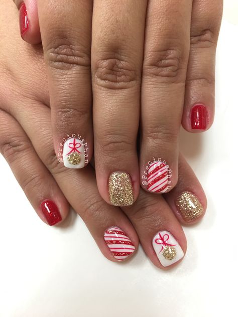 Candy cane nails. Ornament nails. Christmas nails. #PreciousPhan Ornament Nails, Nail Art Cute, Candy Cane Nails, Cute Christmas Nails, Christmas Nails Easy, Christmas Gel Nails, Nail Candy, Nails Christmas, Nails For Kids