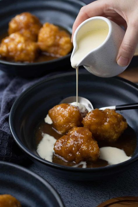 Thick Caramel Sauce, Golden Syrup Dumplings, Fluffy Dumplings, Australian Desserts, Hot Desserts, Sweet Dumplings, Comfort Desserts, Rich Desserts, Dumpling Recipe