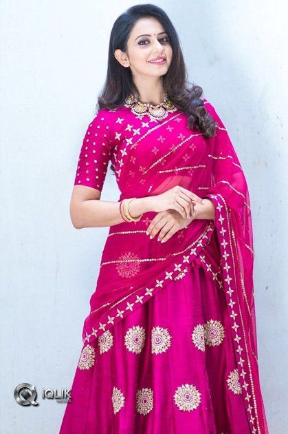 Rakul Preet Singh Saree, Orang India, Half Saree Lehenga, Rakul Preet Singh, Lehnga Dress, Gaun Fashion, Rakul Preet, Half Saree Designs, Pink Lehenga