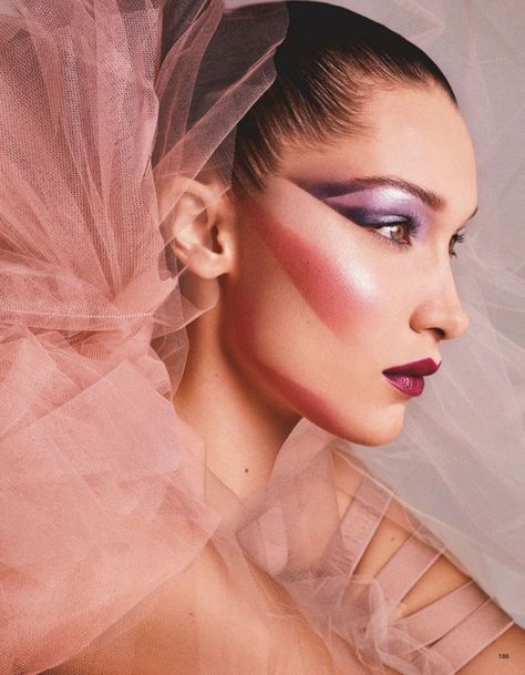 Bella Hadid Vogue Japan Metallic Makeup Looks Editorial Metallic Makeup Looks, Makeup Looks Editorial, Bella Hadid Vogue, Vogue Japan Beauty, Bella Hadid Makeup, Editorial Make-up, Beauty Fotografie, Vogue Makeup, Fashion Editorial Makeup