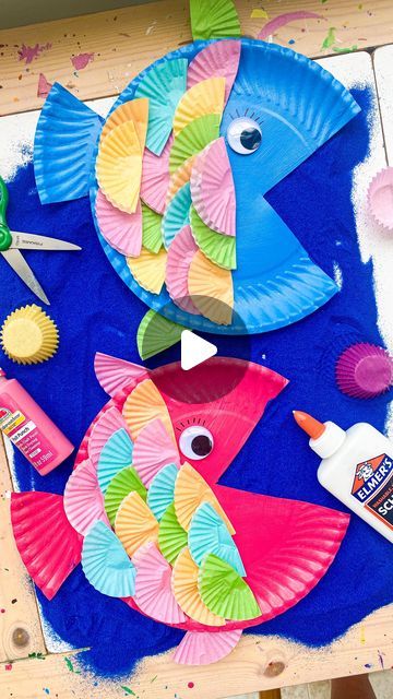 Deena Keller on Instagram: "Plate Fish Craft🐠 follow @abcdeelearning for more kids crafts ✂️Cut a mouth for the fish and use that for the tail 🐡  🐟Paint the plate and grab some mini cupcake liners   🐠Fold them on glue them on for the scales of the fish   🐡We glued two cupcake liners on the top and bottom too!" Fish Art And Craft, Fish Craft Ideas, Plate Fish Craft, Fish Crafts For Kids, Fish Crafts Preschool, Paper Plate Fish, Under The Sea Crafts, Fish Craft, Paper Plate Crafts For Kids