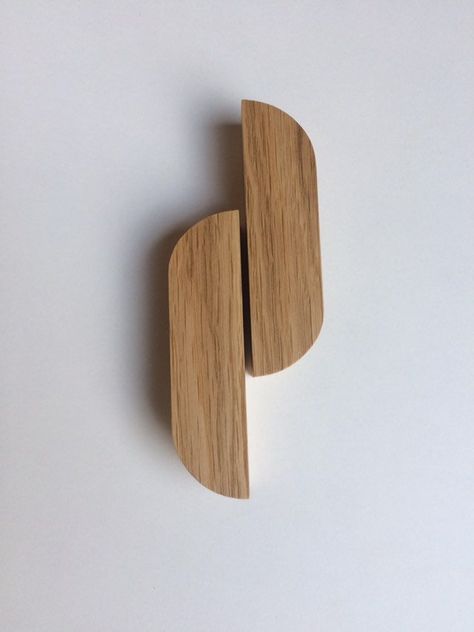 Wooden Handles Door, Wooden Cabinet Pulls, Wood Door Handle, Wooden Drawer Pulls, Closet Door Handles, Locker Designs, Dental Office Design Interiors, Door Handle Design, Wardrobe Door Handles