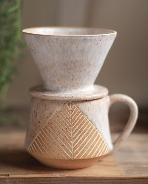 Coffee Pour Over Pottery, Unique Pottery Ideas Creative, Pour Over Pottery, Ceramic Kitchenware, Coffee Drip, Keramik Design, Wheel Thrown Pottery, Ceramics Ideas, Pour Over Coffee