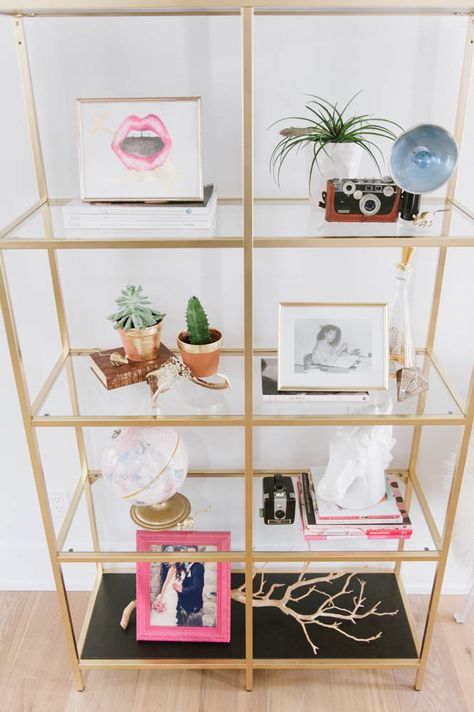 Mini Shelves Decor, Ikea Glass Bookshelf, Spa Shelves, Etagere Styling, Bookshelf Arrangement, Shelves Inspiration, Short Bookshelf, Glass Bookshelf, Bookshelf Decor Ideas