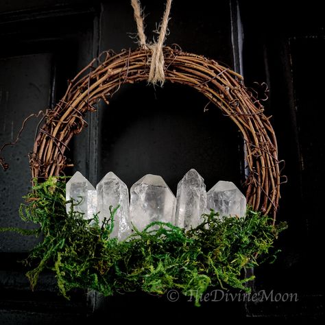 6-8 inches in diameter. Perfect gift for someone who wants to amplify their vibrational energy. Such a beautiful decor piece for ones altar area.  Features 5 High Quality Brazilian AuraQuartz Points. Wiccan Decor Diy, Witch Decor Aesthetic, Pagan Yule Decorations, Diy Witchy Decor, Witchy Decor Diy, Altars Ideas, Witchy Aesthetic Decor, Alter Inspiration, Yule Altar