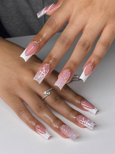 Ongles Bling Bling, Unghie Sfumate, Winter Nails Acrylic, Short Square Acrylic Nails, Long Acrylic Nails Coffin, Acrylic Nails Coffin Pink, Christmas Nails Acrylic, Long Square Acrylic Nails, White Nail