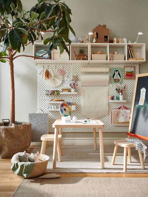 Small Playroom Organization, Small Kids Playroom, Playroom Layout, Creative Playroom, Small Kids Playrooms, Playroom Organization Ideas, Homeschool Room Organization, Small Playroom, Play Corner