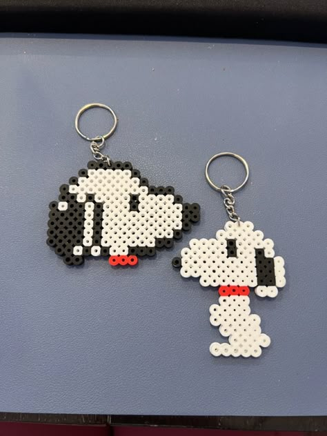 Pixels Drawing, Snoopy Perler, Beaded Snoopy, Snoopy House, Melt Beads Patterns, Hama Art, Hamma Beads Ideas, Melty Bead Patterns, Pearl Beads Pattern