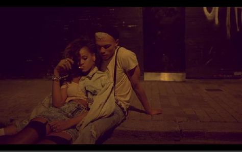 Rihanna and Dudley O' Shaughnessy in "We Found Love" video Rihanna We Found Love, Style Inspiration 90s, Collage Des Photos, Rihanna Outfits, We Found Love, Line Love, Bonnie Clyde, Burning Man Festival, Bad Gal