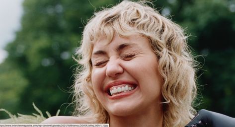 Miley Cyrus Outfit, Smiley Miley, Miley Cyrus Photoshoot, Lars Ulrich, Miley Cyrus Style, Shag Hairstyles, Beauty Pop, Honey Hair, Shag Haircut