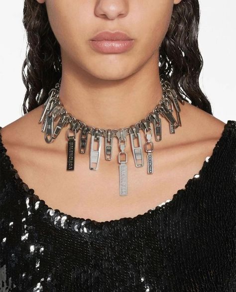 Hypebae on X: "Balenciaga SS23 Silver Zipper Necklace https://t.co/6E18WhEi0n" / X Balenciaga Ss23, Zipper Necklace, Odd Fashion, Choker Chain, Silver Zipper, Asymmetrical Design, Curator Style, Zip Up, Silver Necklaces