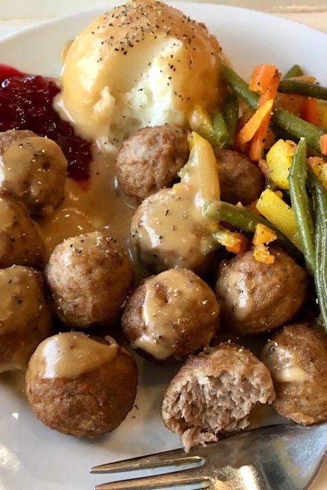 Ikea Food Court, Ikea Restaurant, Cow Food, Ikea Meatballs, Ikea Food, Meatballs Recipe, Swedish Meatballs, Dinner At Home, Homemade Cheese