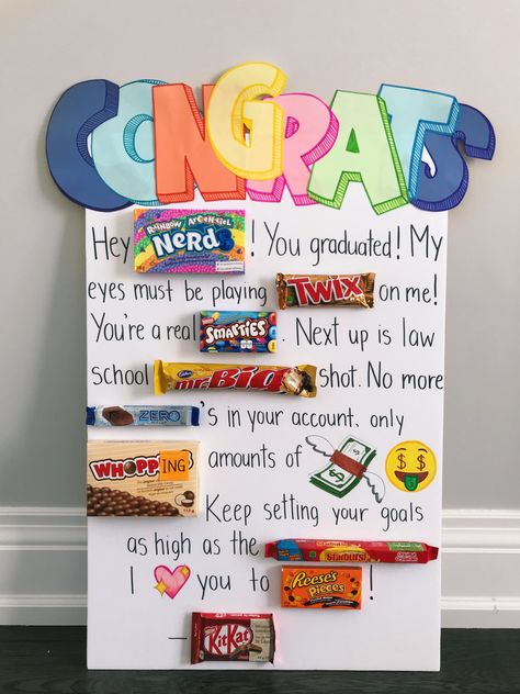 College Graduation Poster Ideas, Cute Graduation Poster Ideas, Graduation Gift Elementary School, Graduation Candy Board Ideas, Graduation Posters Diy, Poster For Graduation Ideas, Graduation Gift Ideas Elementary School, Candy Graduation Ideas, Graduation Party Ideas Elementary School