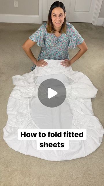 Steel Bed Design, Folding Fitted Sheets, Wood Patio Chairs, Handbags Patterns, Packing Hacks Clothes, How To Fold Towels, Diy Cleaning Solution, Folding Laundry, Quilted Christmas Ornaments