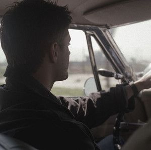 Car ride with Dean Winchester Dean Winchester Icons, Dean Winchester Supernatural, Supernatural Aesthetic, Bobby Singer, Supernatural Wallpaper, Supernatural Pictures, Winchester Supernatural, Sam Dean, Tv Supernatural