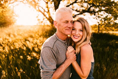 Father Daughter Family Photos, Dad And Older Daughter Photo Ideas, Father Daughter Photography Older, Older Family Poses, Adult Family Photography, Father Daughter Poses, Older Couple Poses, Older Couple Photography, Father Picture