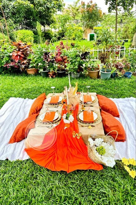 Private botanical garden rustic picnic ideas Orange Picnic, Rustic Picnic, Picnic Setting, Garden Rustic, Picnic Ideas, Picnic Set, Botanical Garden, Botanical Gardens, Orange