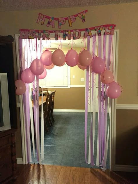 Diy Birthday Room Decor, Door Decoration Birthday, Birthday Party Door Decorations Entrance, Dorm Room Birthday Surprise, Front Door Birthday Decor Entrance, Birthday Door Decor, Decorating Door For Birthday, Decorating House For Birthday, Mom Surprise Birthday Ideas