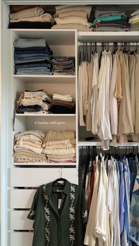 Clothing Closet Ideas, Wardrobe Full Of Clothes Aesthetic, Closet Of Clothes Aesthetic, Pretty Wardrobe Closets, Closet Inspo Walk In, Full Wardrobe Aesthetic, Wardrobe Aesthetic Organisation, Wardrobe Organisation Aesthetic, Cute Wardrobe Closet