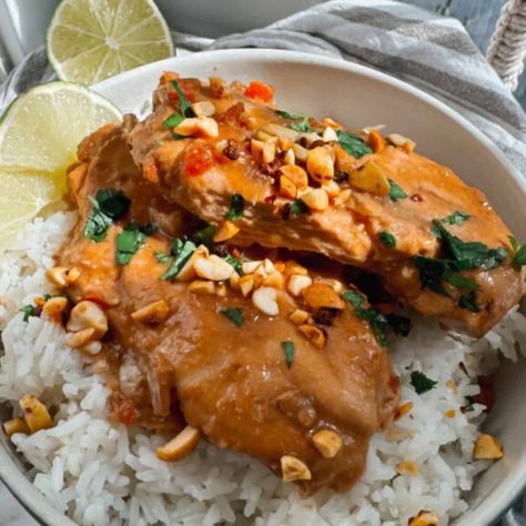 Slow Cooker Chicken Satay (Gluten free) Dairy Free Meal, Gluten Free Substitutes, Chicken Burgers Recipe, Crock Pot Recipe, Gluten Free Soy Sauce, Peanut Chicken, Chicken Satay, Citrus Chicken, Free Meal