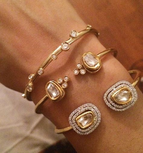 Preppy Guide, Kundan Jewellery Set, Diamond Bangles, Diamonds And Pearls, Antique Jewellery Designs, Antique Jewelry Indian, Indian Jewellery Design Earrings, Indian Jewelry Sets, Bangles Jewelry Designs