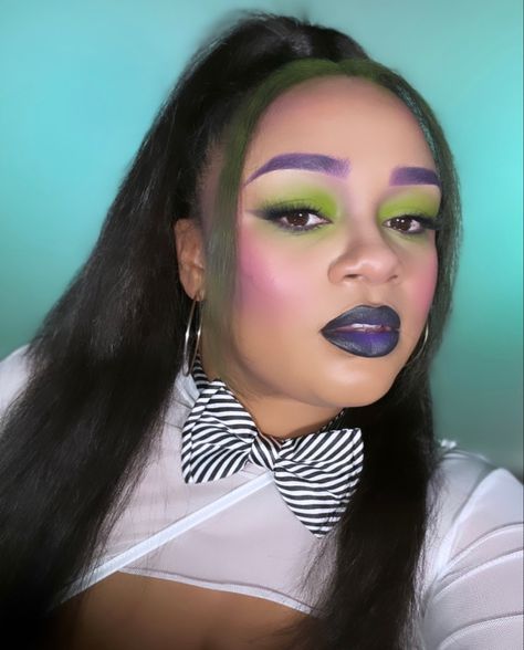 Diy Beetlejuice Makeup, Beetlejuice Eyeliner, Girl Beetlejuice Makeup, Beetlejuice Inspired Makeup, Beetle Juice Makeup Female, Glam Beetlejuice, Beetlejuice Makeup Glam, Beetle Juice Makeup, Beetlejuice Hair