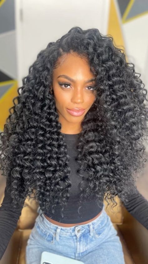 Brown Curly Crochet Hair, Long Wavy Crochet Hairstyles, Havana Curls Crochet Braids, Crochet Deep Wave Hairstyles, Crochet Wand Curls, Gogo Curl Crochet Braids Freetress, Beach Curls Black Women, Curly Hair Crochet Styles, Crochet Hairstyles For Black Women Curls