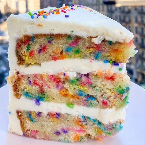 NYC Treats on Instagram: “All I need is a slice of Funfetti cake and a view of the NYC skyline 🏙🍰 📸: @sofiaeatsnyc 📍: @citycakes #NYCTreats” Cowboy Cookie Recipe, Cake Aesthetic, Slice Of Cake, Confetti Cake, Funfetti Cake, Nyc Skyline, Different Cakes, Tasty Baking, Just Cakes