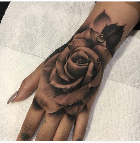 PINNED BY: @LOVEMEBEAUTY85 Tattoo Main, Hand Ideas, Hand Tattoo Ideas, Tattoo Design For Hand, Rose Hand Tattoo, Women Celebrities, Skeleton Hand Tattoo, Cat Tattoos, Hand Tattoos For Women