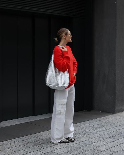 Slightly obsessed with this bag 🥹 Silver bag, red jumper, white jeans, spring outfit, white jeans outfit, white jeans style, spring fashion, minimal fashion style, daily outfits Silver Bags Outfit, White Jeans Spring Outfit, Silver Bag Outfit, Jeans Spring Outfit, White Jeans Spring, Red Outfits, Fashion Minimal, Silver Bag, Red Jumper