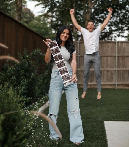 Baby Announcement Photoshoot Summer, Vans Pregnancy Announcement, Pregnancy Reveal Photoshoot Ideas, Casual Baby Announcement Photo Ideas, Baby Announcement Couple Photos, Unique Baby Announcement Photoshoot, Baby Anouncment Ideas Photoshoot, Baby Announcing Ideas Photoshoot, Black And White Pregnancy Announcement