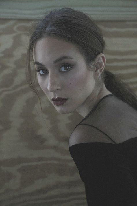 troian bellisario photoshoot Torian Bellisario, Spencer Pll, Janel Parrish, Troian Bellisario, Brenda Song, Spencer Hastings, Foto Tips, Look Alike, Shadowhunters