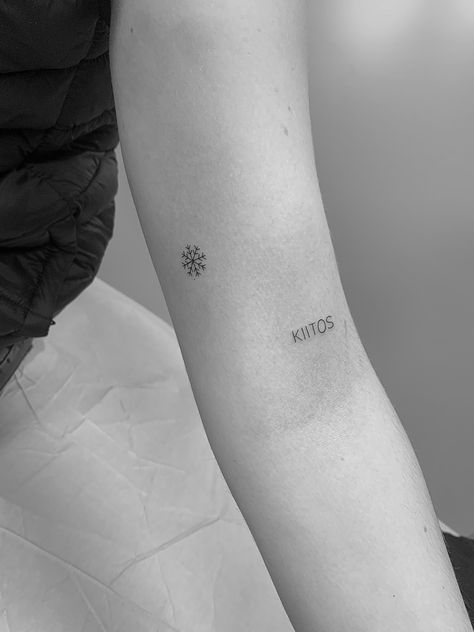 Small Snowflake Tattoo, Tattoos Meaning Family, Simple Leg Tattoos, Winter Tattoo, Snow Tattoo, Twin Tattoos, Cute Matching Tattoos, Snow Flake Tattoo, Word Tattoo