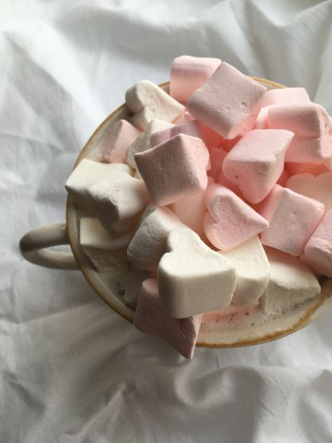 #marshmallow #coffee #aesthetic Aesthetic Marshmallows, Marshmallows Aesthetic, Juju Core, Marshmallow Aesthetic, Marshmallow Coffee, Heart Marshmallows, Desert Drinks, Sweat Treats, Hot Chocolate Marshmallows