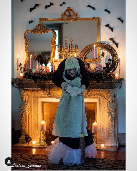 Old Haunted House Aesthetic, Haunted Mansion Mantel Decor, Halloween Entertainment, Spooky Halloween Food, Halloween Fireplace, Country Halloween, Halloween Tricks, Halloween Entertaining, Halloween Post