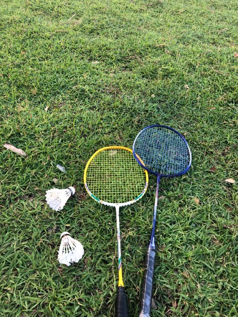 Badminton Racket Aesthetic, Badminton Aesthetic, Badminton Kit, Badminton Pictures, Knight Aesthetic, Play Badminton, Playing Badminton, Badminton Games, Sports Badminton