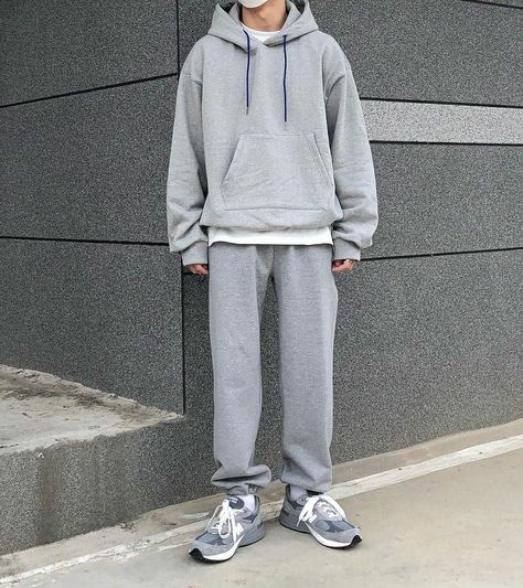 Sweatpants And Hoodie Outfit, Boys Grey Sweatpants, Gray Sweatpants Outfit, Korean Street Fashion Men, Sweatpants And Hoodie, Mens Smart Casual Outfits, Man Outfit, Outfit Hoodie, Teen Outfits