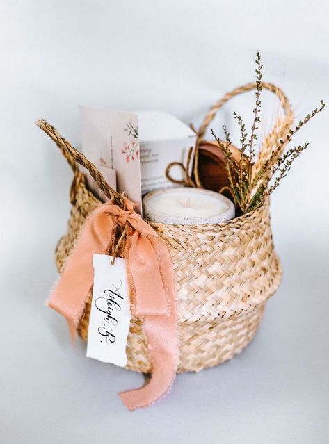 Rustic Gift Basket, Hamper Decoration Ideas Gift, Gift Basket Decorating Ideas, Gift Business Ideas, Bridal Hamper, Rustic Hampers, Bridesmaid Hamper, Self Care Hamper, Basket Hampers