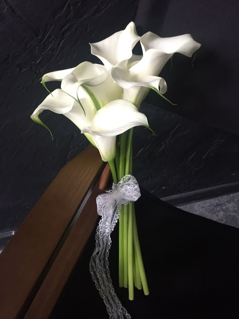 Lilly Bouquet Wedding, Calla Lillies Wedding, Calla Lily Bridesmaid Bouquet, Calla Lillies Bouquet, White Calla Lily Bouquet, Lily Centerpieces, Calla Lily Bridal Bouquet, Lily Bridal Bouquet, Calla Lily Bouquet Wedding