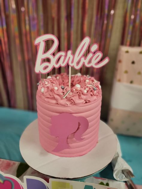 Barbie Round Cake, Barbie Heart Cake, Small Barbie Cake, Barbie Pool Party Cake, Birthday Dinner Dresses, Pink Barbie Cake, Birthday Cakes Pink, Pink Birthday Cake Ideas, Birthday Party For Adults