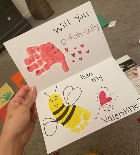 Valentine’s Day Infant Handprint and Footprint Art DIY Card “Will You O-Fishally Bee My Valentine” ❤️ Vday Crafts, Baby Art Crafts, Bee My Valentine, Preschool Valentine Crafts, Toddler Valentine Crafts, Holiday Crafts Gifts, Cute Valentines Card, Toddler Painting, Valentine Craft