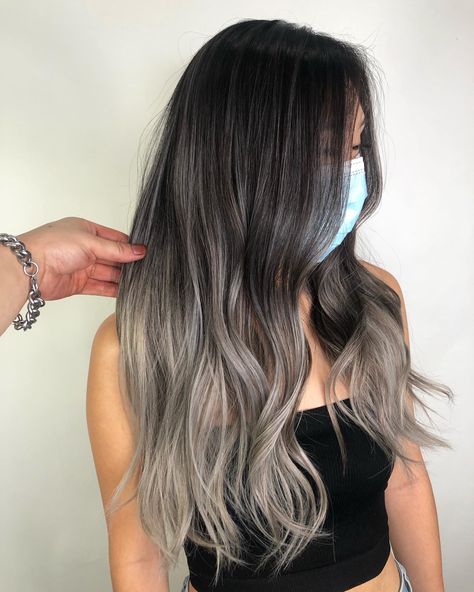 Grey Ombre Hair, Black Hair Balayage, Ash Hair Color, Balayage Ombré, Ombre Hair Blonde, Brunette Hair With Highlights, Vlasové Trendy, Gorgeous Hair Color, Long Hair Color