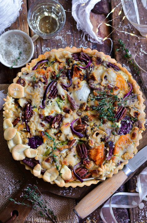 Tarte Vegan Salée Rustique Patates Douces, Oignons, Pecans / Vegan Rustic Sweet Potatoes, Onion, Pecans Tart Savoury Quiche, Healthy Tart, Pecan Tarts Recipe, Tarte Vegan, Homemade Crust, Vegan Pecan, Plant Based Recipes Breakfast, Pecan Tarts, Oatmeal Cream Pies