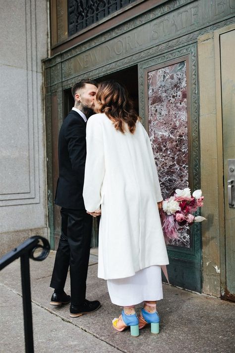 Brooklyn City Hall Wedding, Fall Courthouse Wedding Dress, Seattle Courthouse Wedding, Wedding Coats For Brides, Casual Courthouse Wedding, Nyc Courthouse Wedding, City Hall Bride, Indie Bride, Hot Pink Bouquet